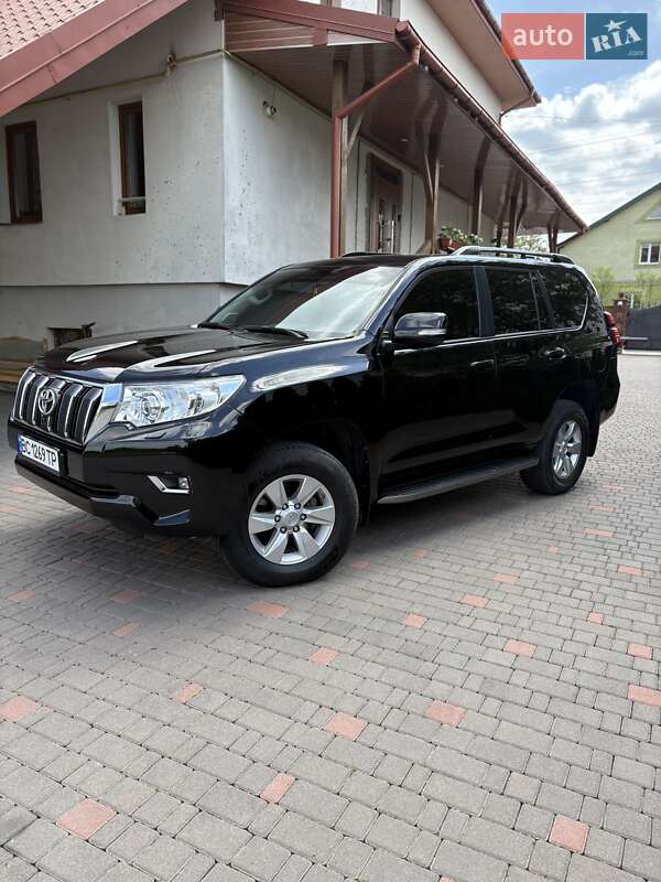 Внедорожник / Кроссовер Toyota Land Cruiser Prado 2018 в Новояворовске