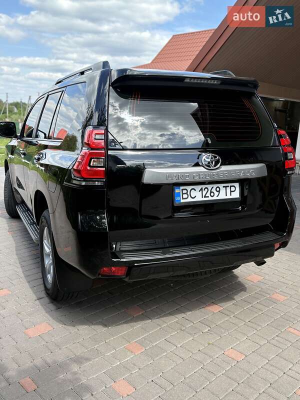 Внедорожник / Кроссовер Toyota Land Cruiser Prado 2018 в Новояворовске