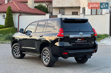 Внедорожник / Кроссовер Toyota Land Cruiser Prado 2022 в 