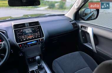 Внедорожник / Кроссовер Toyota Land Cruiser Prado 2022 в 