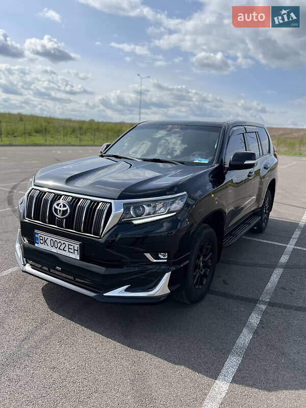 Позашляховик / Кросовер Toyota Land Cruiser Prado 2021 в 