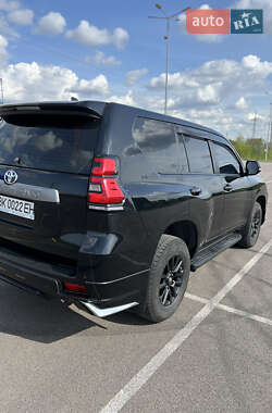 Позашляховик / Кросовер Toyota Land Cruiser Prado 2021 в 