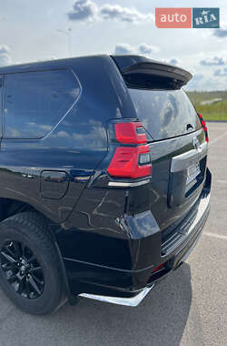 Позашляховик / Кросовер Toyota Land Cruiser Prado 2021 в 