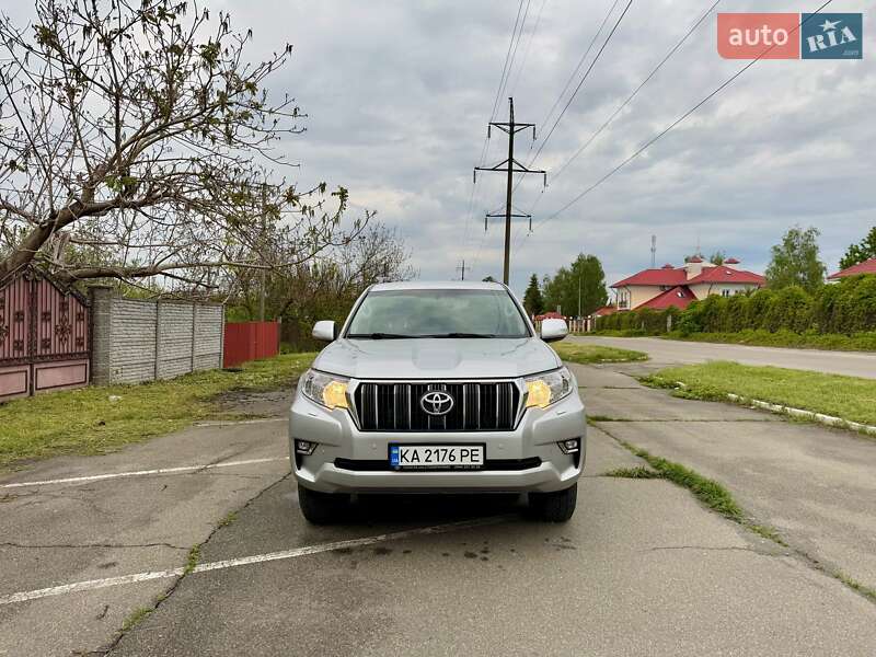 Позашляховик / Кросовер Toyota Land Cruiser Prado 2019 в Києві