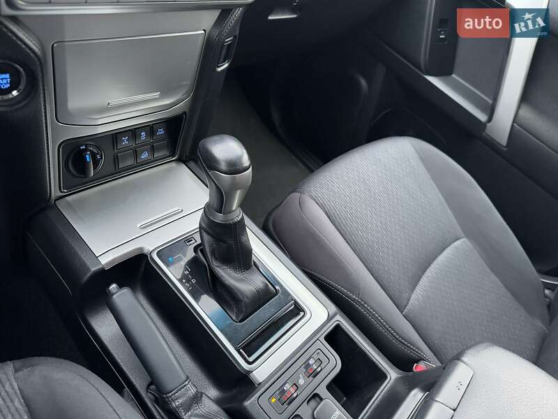 Позашляховик / Кросовер Toyota Land Cruiser Prado 2019 в Києві