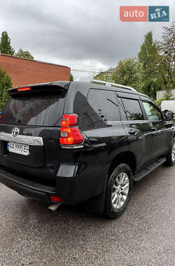 Внедорожник / Кроссовер Toyota Land Cruiser Prado 2017 в 