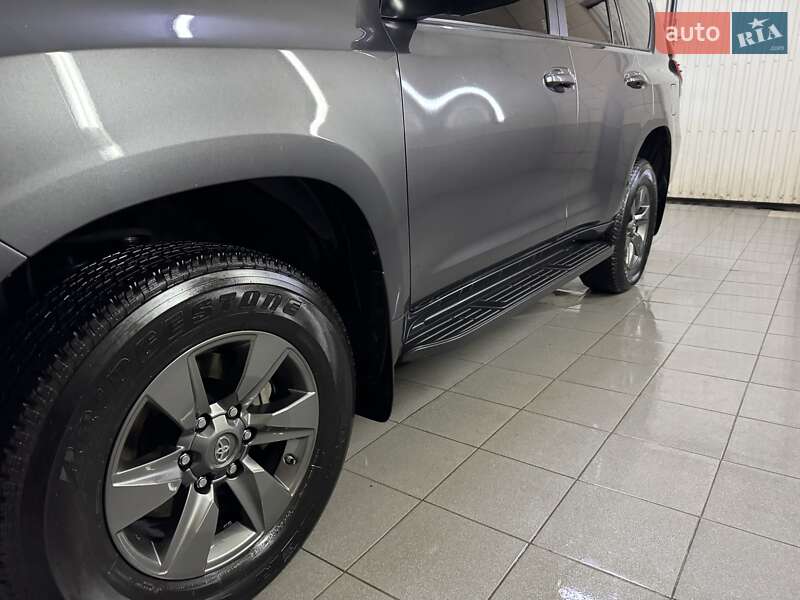 Позашляховик / Кросовер Toyota Land Cruiser Prado 2019 в Умані