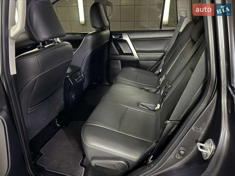Позашляховик / Кросовер Toyota Land Cruiser Prado 2019 в Умані