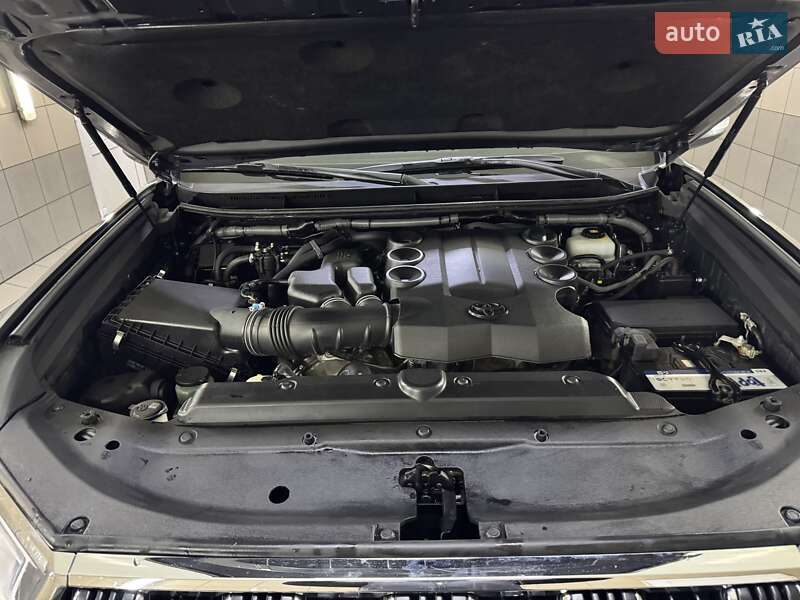 Позашляховик / Кросовер Toyota Land Cruiser Prado 2019 в Умані