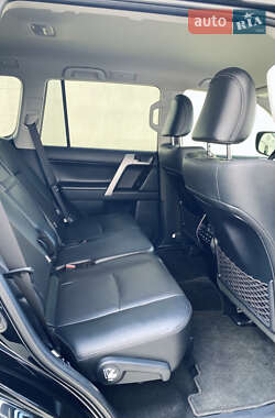 Позашляховик / Кросовер Toyota Land Cruiser Prado 2021 в 