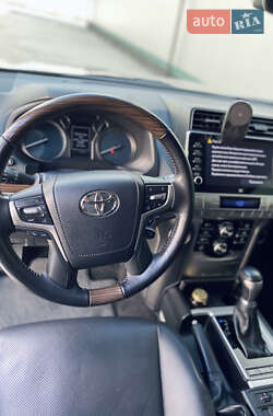 Позашляховик / Кросовер Toyota Land Cruiser Prado 2021 в 