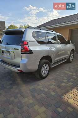 Внедорожник / Кроссовер Toyota Land Cruiser Prado 2010 в 