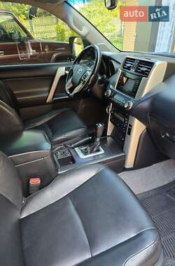 Внедорожник / Кроссовер Toyota Land Cruiser Prado 2010 в 