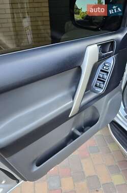 Внедорожник / Кроссовер Toyota Land Cruiser Prado 2010 в 