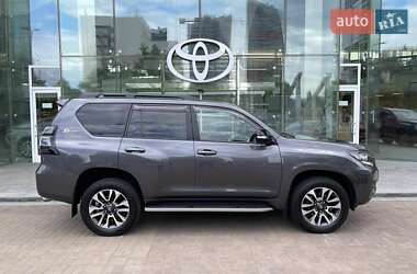 Внедорожник / Кроссовер Toyota Land Cruiser Prado 2022 в 