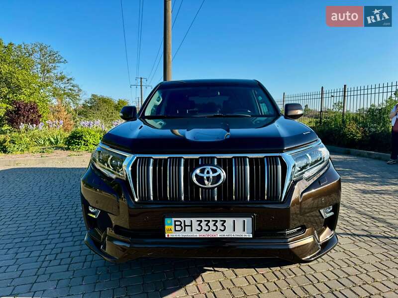 Внедорожник / Кроссовер Toyota Land Cruiser Prado 2022 в 