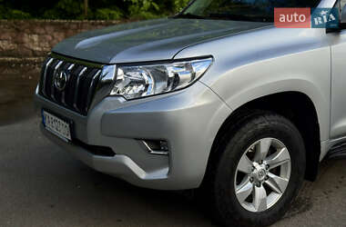 Позашляховик / Кросовер Toyota Land Cruiser Prado 2017 в 