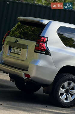 Позашляховик / Кросовер Toyota Land Cruiser Prado 2017 в 