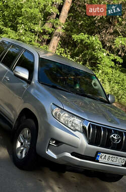 Позашляховик / Кросовер Toyota Land Cruiser Prado 2017 в 