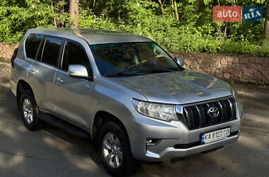 Позашляховик / Кросовер Toyota Land Cruiser Prado 2017 в 