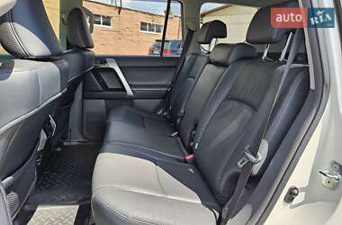 Позашляховик / Кросовер Toyota Land Cruiser Prado 2012 в 