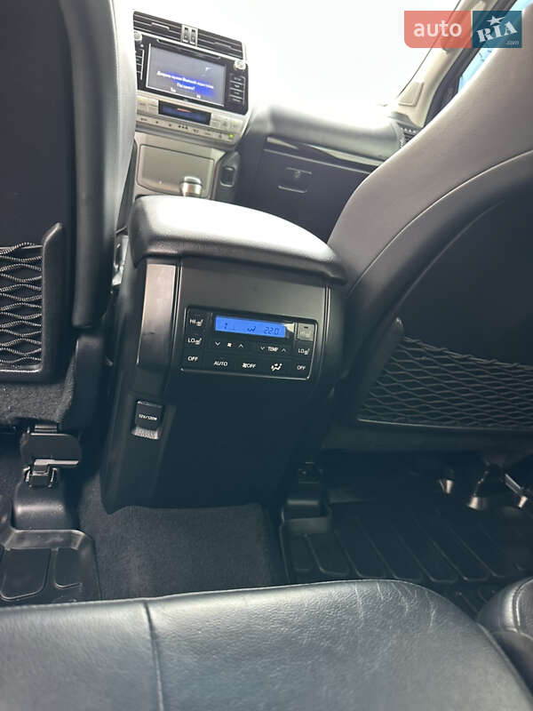 Внедорожник / Кроссовер Toyota Land Cruiser Prado 2019 в Черновцах