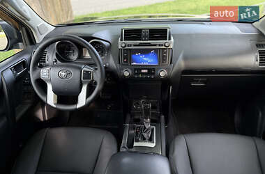 Внедорожник / Кроссовер Toyota Land Cruiser Prado 2017 в 