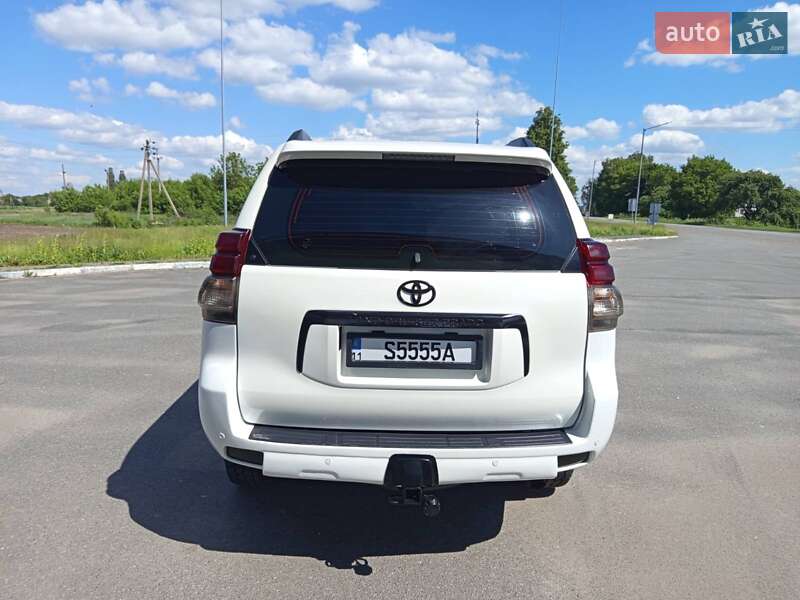 Внедорожник / Кроссовер Toyota Land Cruiser Prado 2011 в Мене