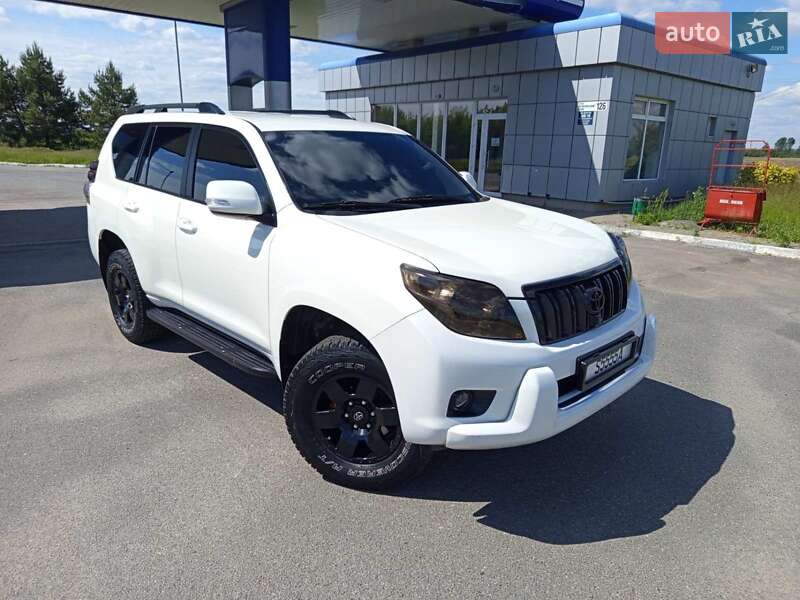 Внедорожник / Кроссовер Toyota Land Cruiser Prado 2011 в Мене