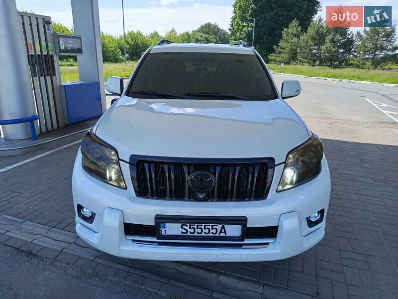 Внедорожник / Кроссовер Toyota Land Cruiser Prado 2011 в Мене