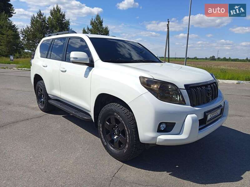 Внедорожник / Кроссовер Toyota Land Cruiser Prado 2011 в Мене