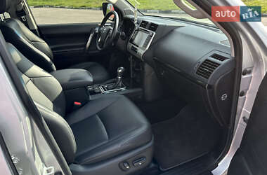 Позашляховик / Кросовер Toyota Land Cruiser Prado 2020 в 