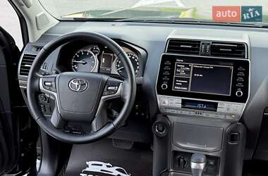 Внедорожник / Кроссовер Toyota Land Cruiser Prado 2022 в 