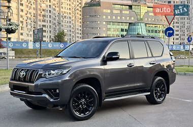 Внедорожник / Кроссовер Toyota Land Cruiser Prado 2022 в 