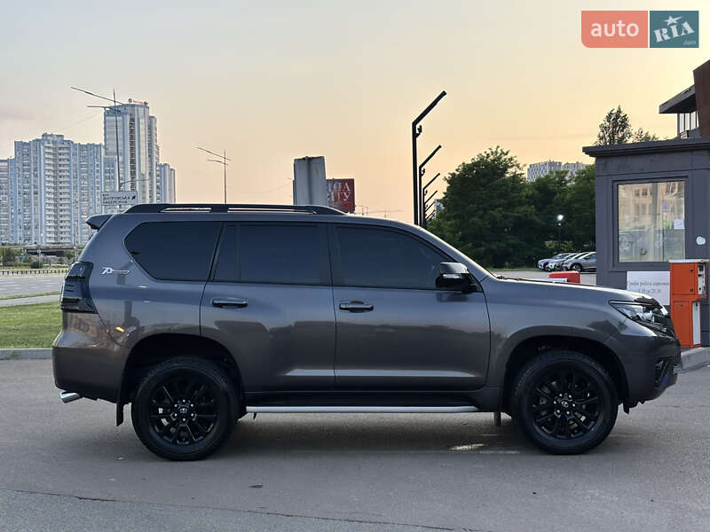 Внедорожник / Кроссовер Toyota Land Cruiser Prado 2022 в Киеве