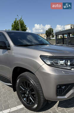 Внедорожник / Кроссовер Toyota Land Cruiser Prado 2021 в 