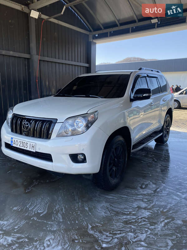 Внедорожник / Кроссовер Toyota Land Cruiser Prado 2010 в 