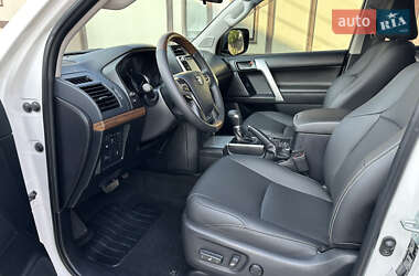 Внедорожник / Кроссовер Toyota Land Cruiser Prado 2020 в 