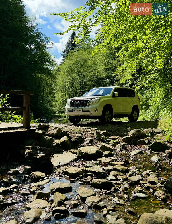 Позашляховик / Кросовер Toyota Land Cruiser Prado 2016 в 