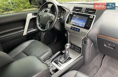 Внедорожник / Кроссовер Toyota Land Cruiser Prado 2020 в 