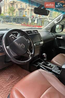 Внедорожник / Кроссовер Toyota Land Cruiser Prado 2021 в 