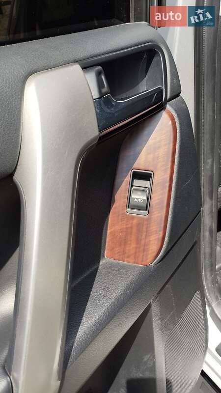 Внедорожник / Кроссовер Toyota Land Cruiser Prado 2017 в Киеве