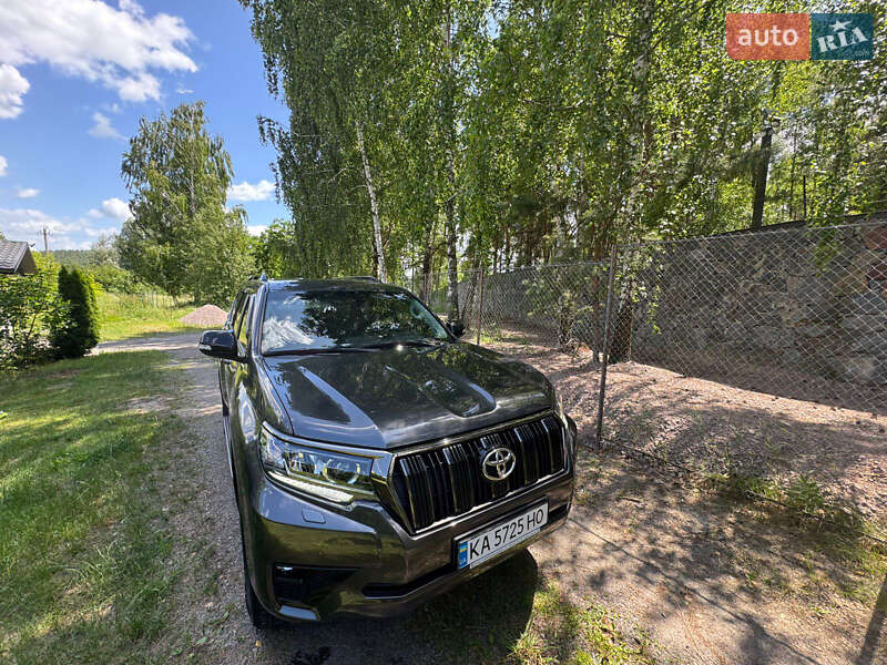 Позашляховик / Кросовер Toyota Land Cruiser Prado 2022 в Києві