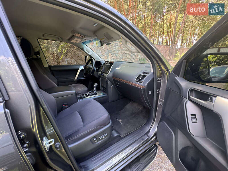 Позашляховик / Кросовер Toyota Land Cruiser Prado 2022 в Києві