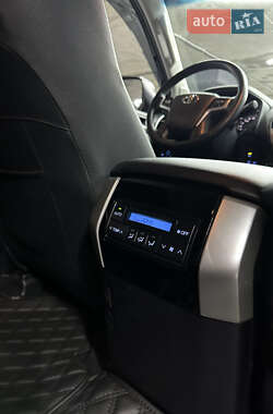Внедорожник / Кроссовер Toyota Land Cruiser Prado 2021 в 