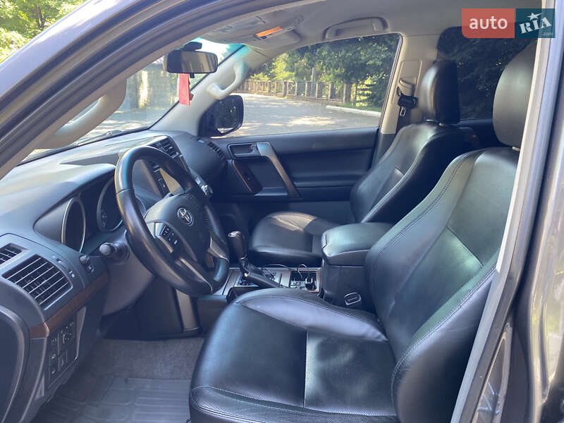 Внедорожник / Кроссовер Toyota Land Cruiser Prado 2011 в Черновцах