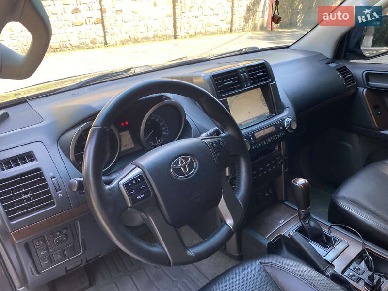 Внедорожник / Кроссовер Toyota Land Cruiser Prado 2011 в Черновцах