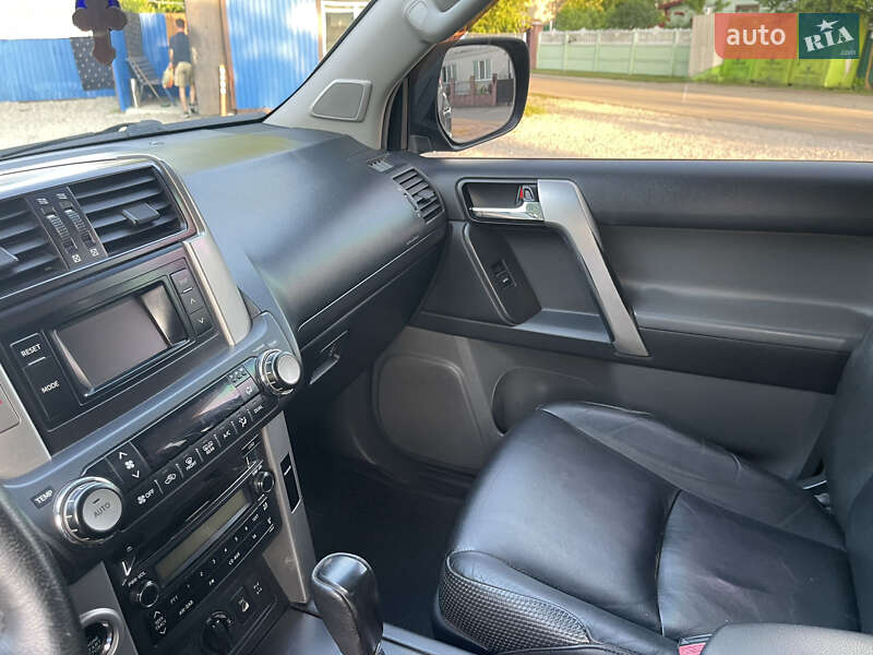 Внедорожник / Кроссовер Toyota Land Cruiser Prado 2010 в Згуровке