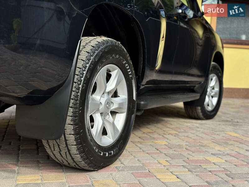 Позашляховик / Кросовер Toyota Land Cruiser Prado 2012 в Києві