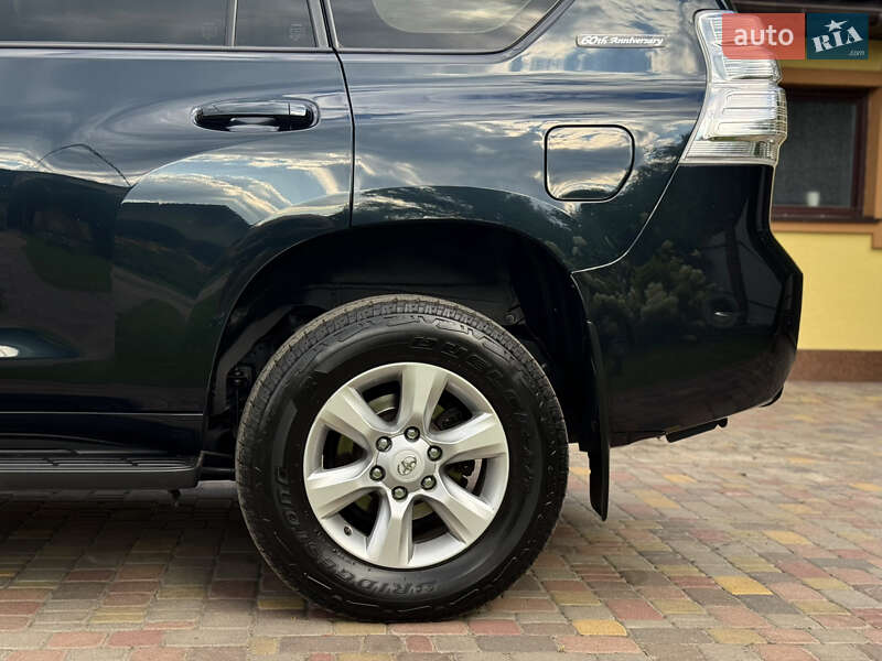 Позашляховик / Кросовер Toyota Land Cruiser Prado 2012 в Києві
